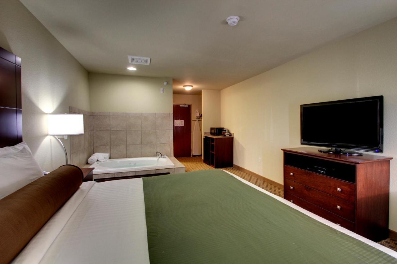 Cobblestone Inn & Suites - Bottineau Екстер'єр фото