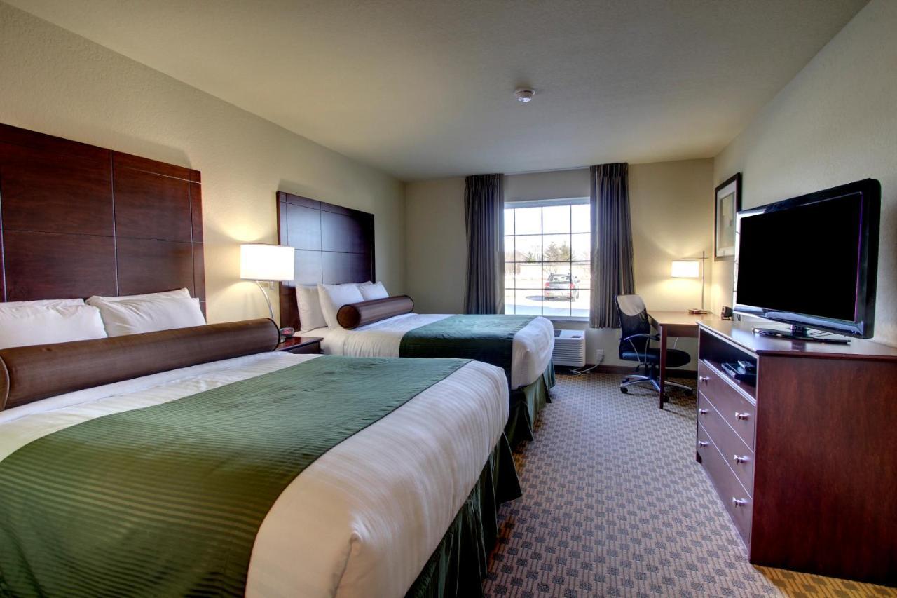 Cobblestone Inn & Suites - Bottineau Екстер'єр фото