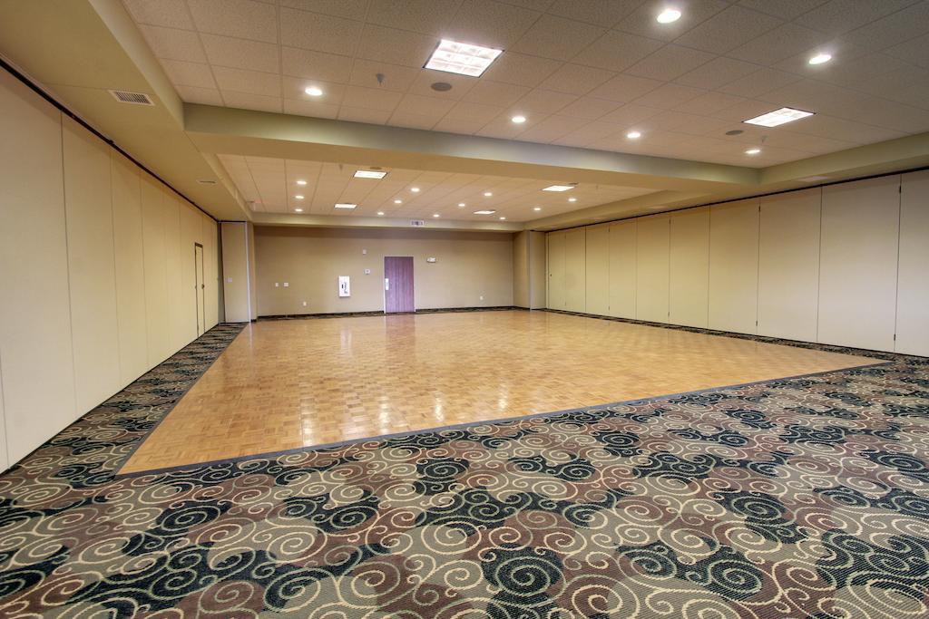 Cobblestone Inn & Suites - Bottineau Екстер'єр фото