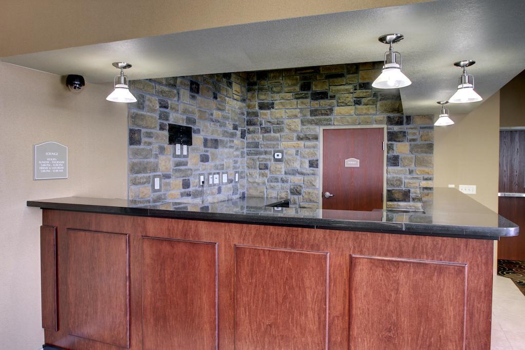 Cobblestone Inn & Suites - Bottineau Екстер'єр фото