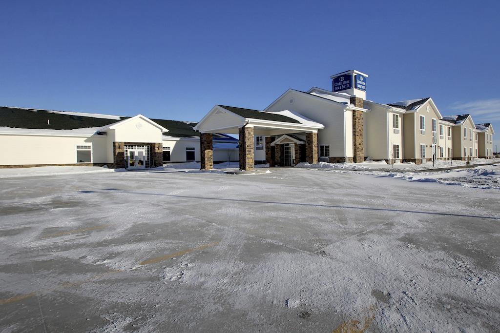 Cobblestone Inn & Suites - Bottineau Екстер'єр фото