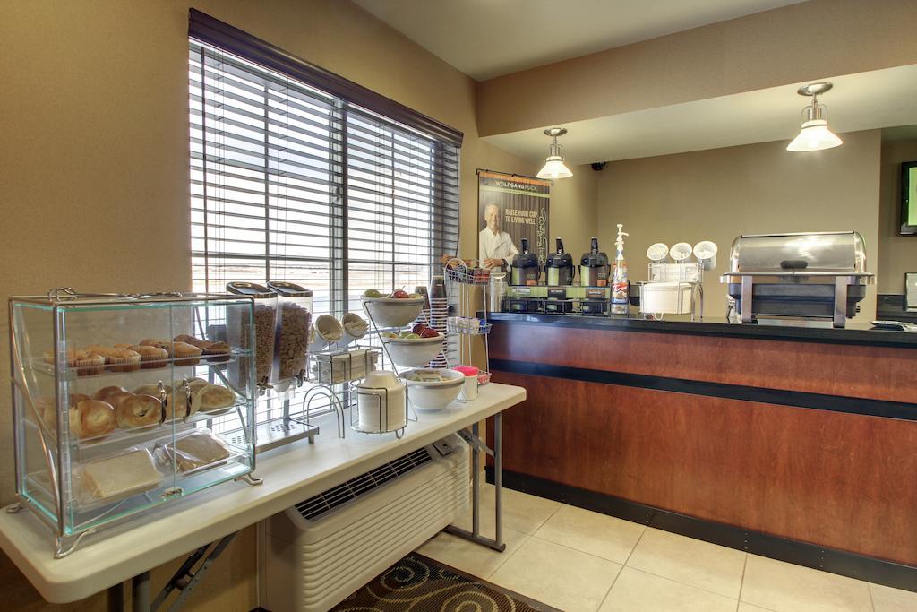 Cobblestone Inn & Suites - Bottineau Екстер'єр фото