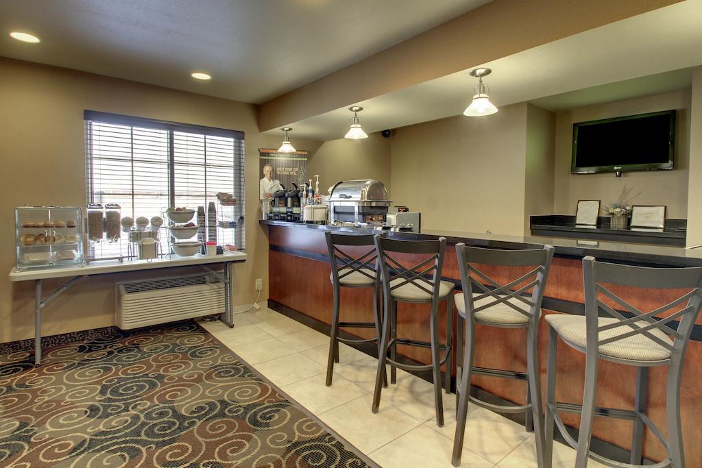Cobblestone Inn & Suites - Bottineau Екстер'єр фото