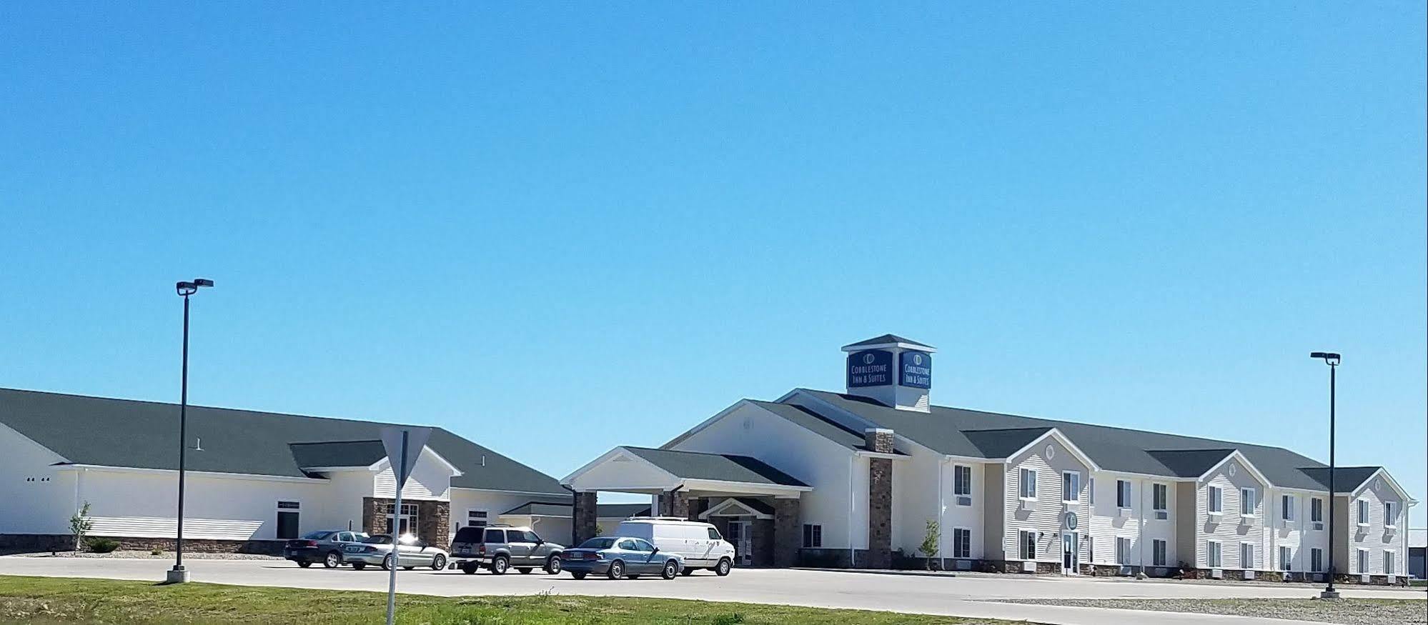 Cobblestone Inn & Suites - Bottineau Екстер'єр фото