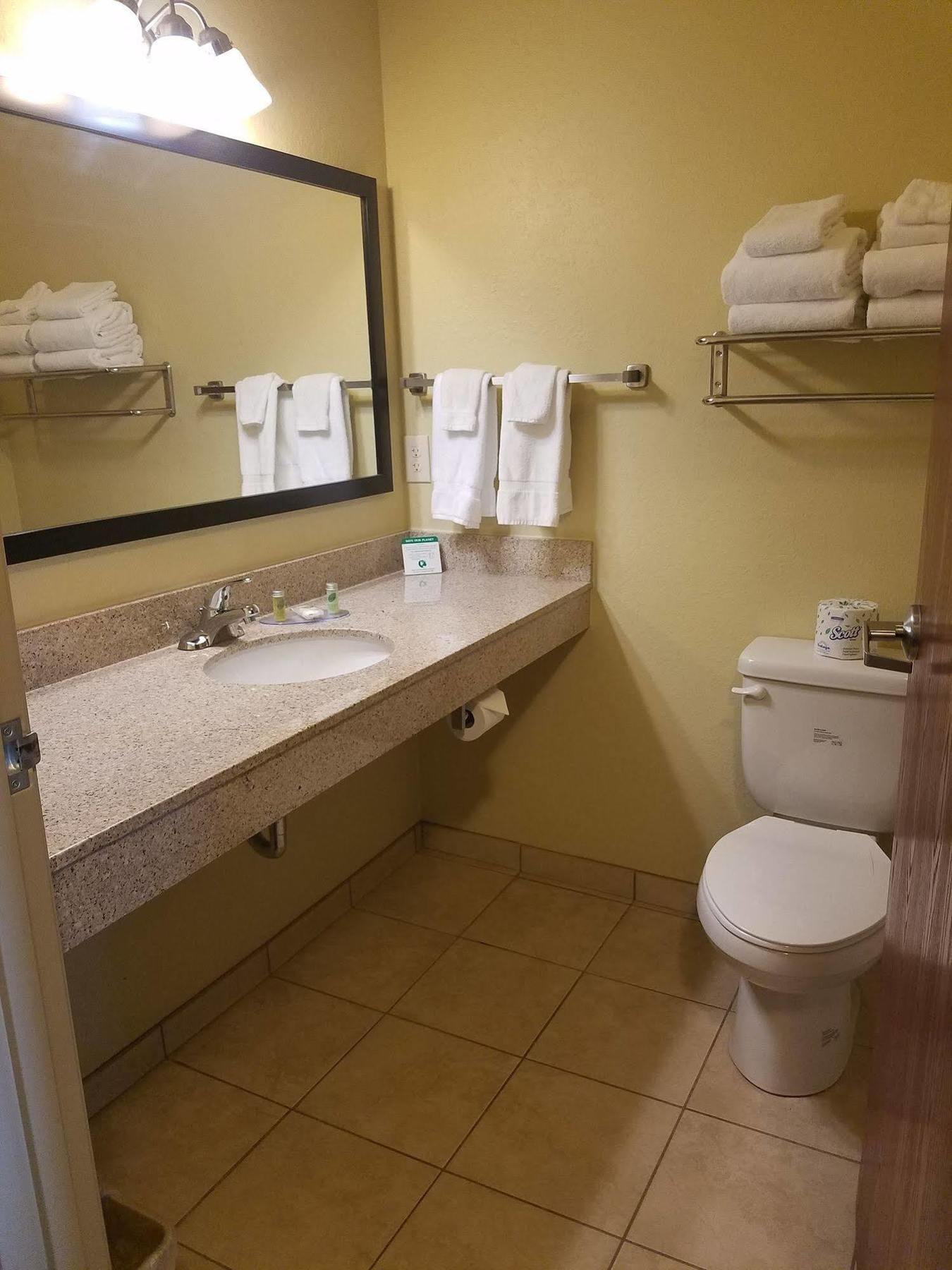 Cobblestone Inn & Suites - Bottineau Екстер'єр фото