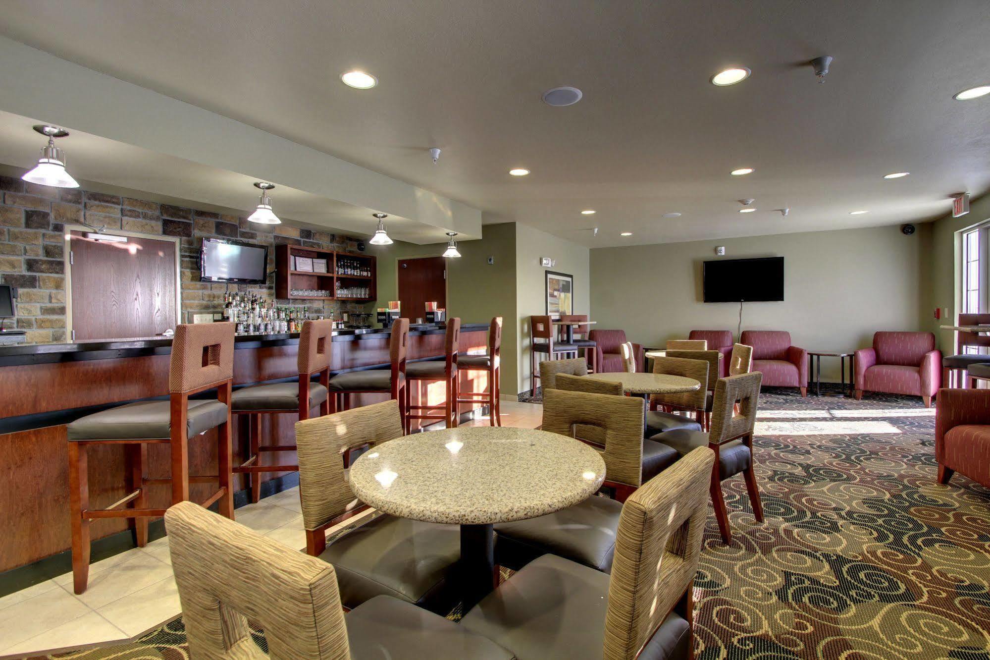 Cobblestone Inn & Suites - Bottineau Екстер'єр фото