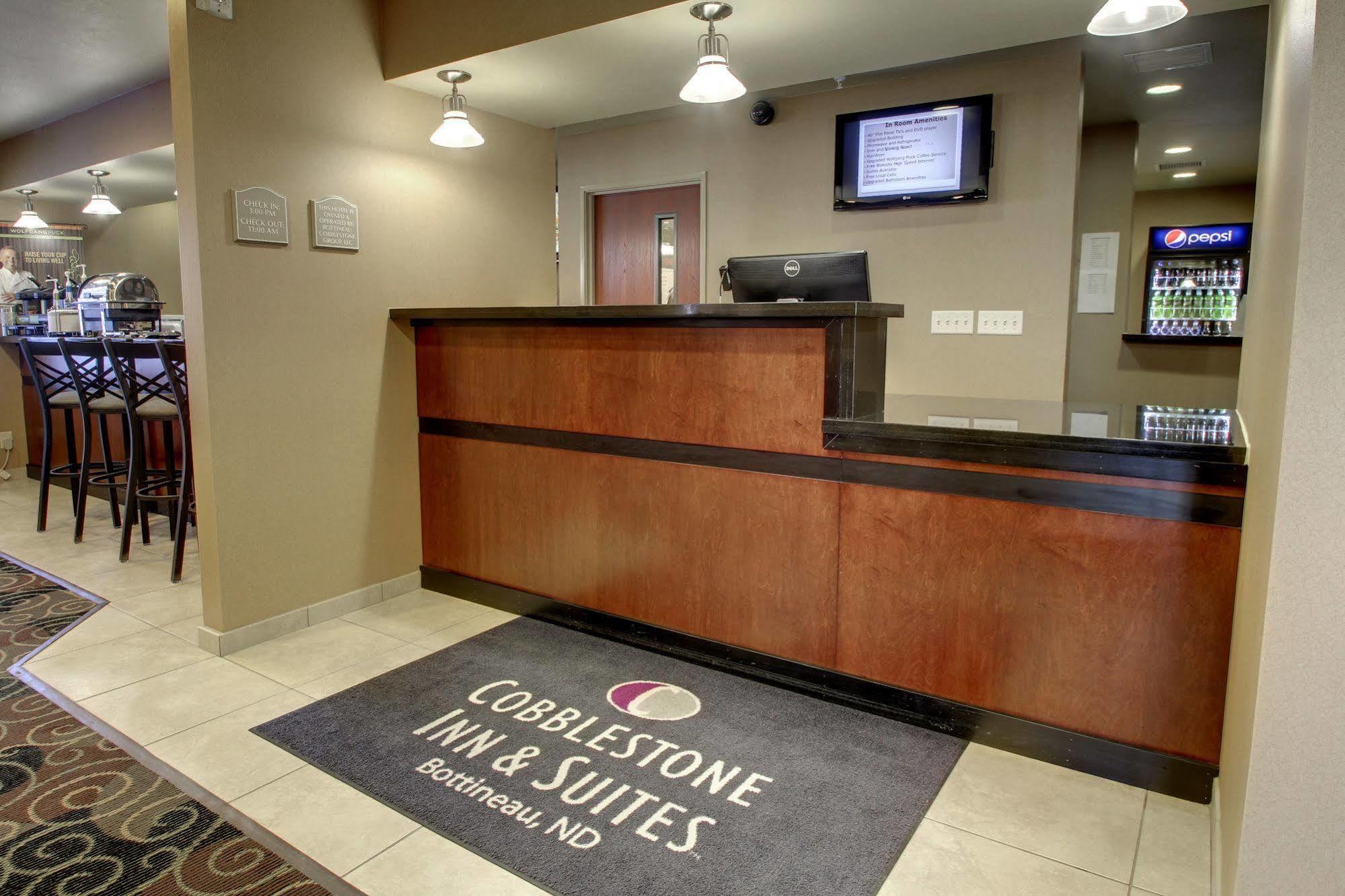 Cobblestone Inn & Suites - Bottineau Екстер'єр фото