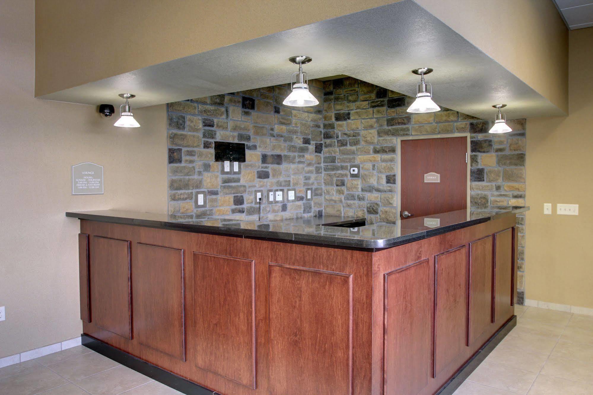 Cobblestone Inn & Suites - Bottineau Екстер'єр фото