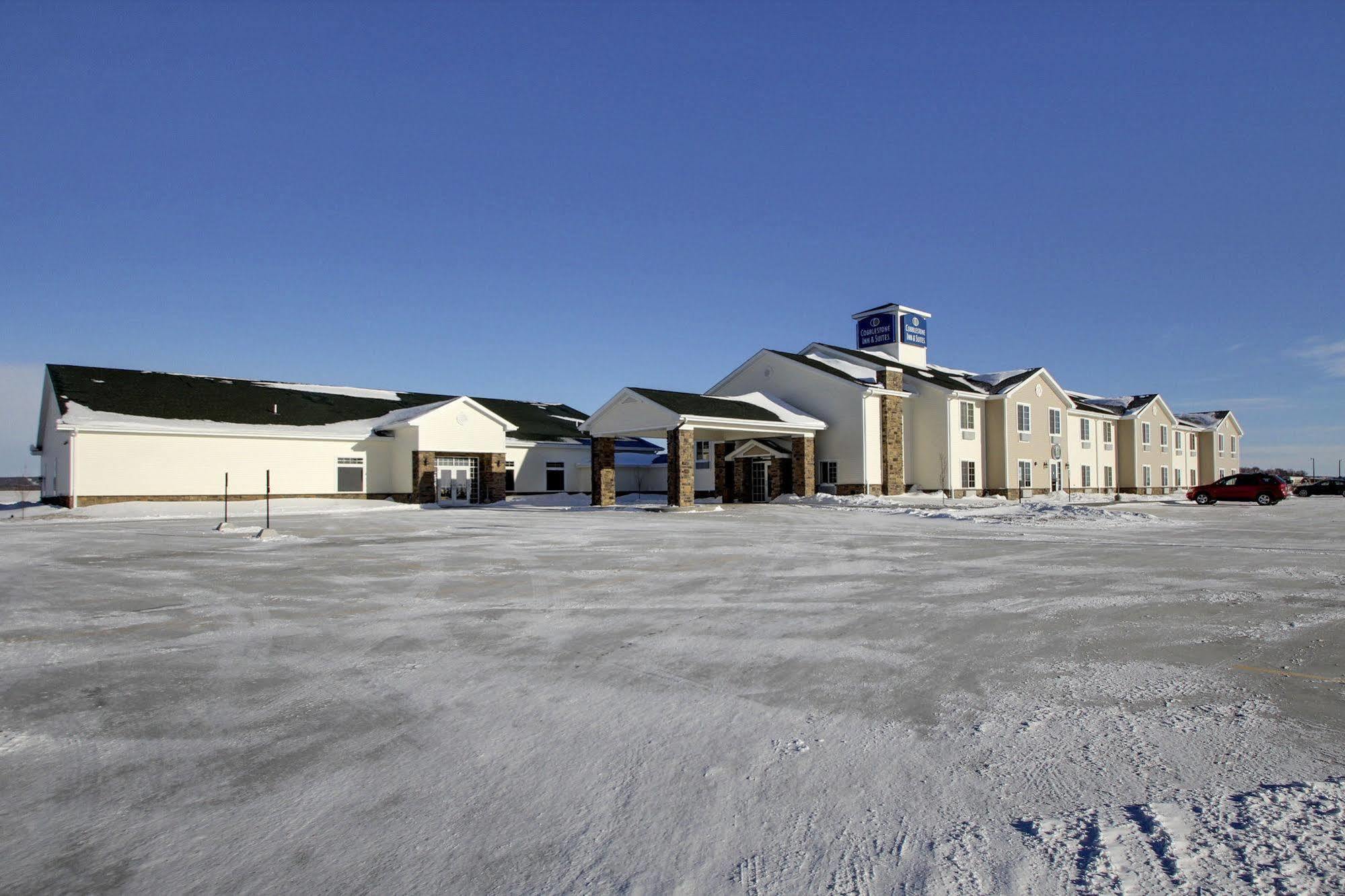 Cobblestone Inn & Suites - Bottineau Екстер'єр фото