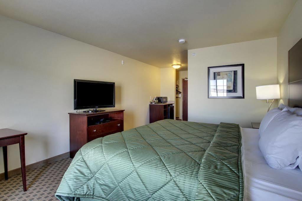 Cobblestone Inn & Suites - Bottineau Екстер'єр фото
