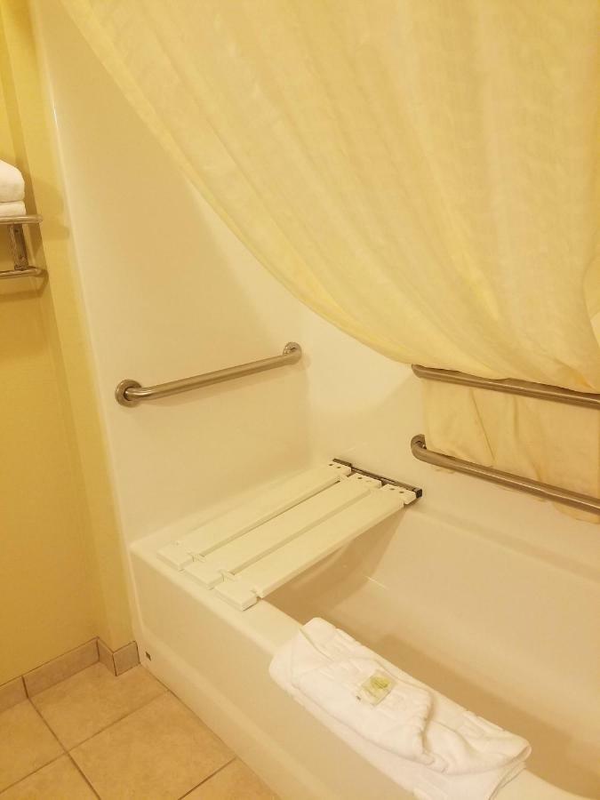 Cobblestone Inn & Suites - Bottineau Екстер'єр фото
